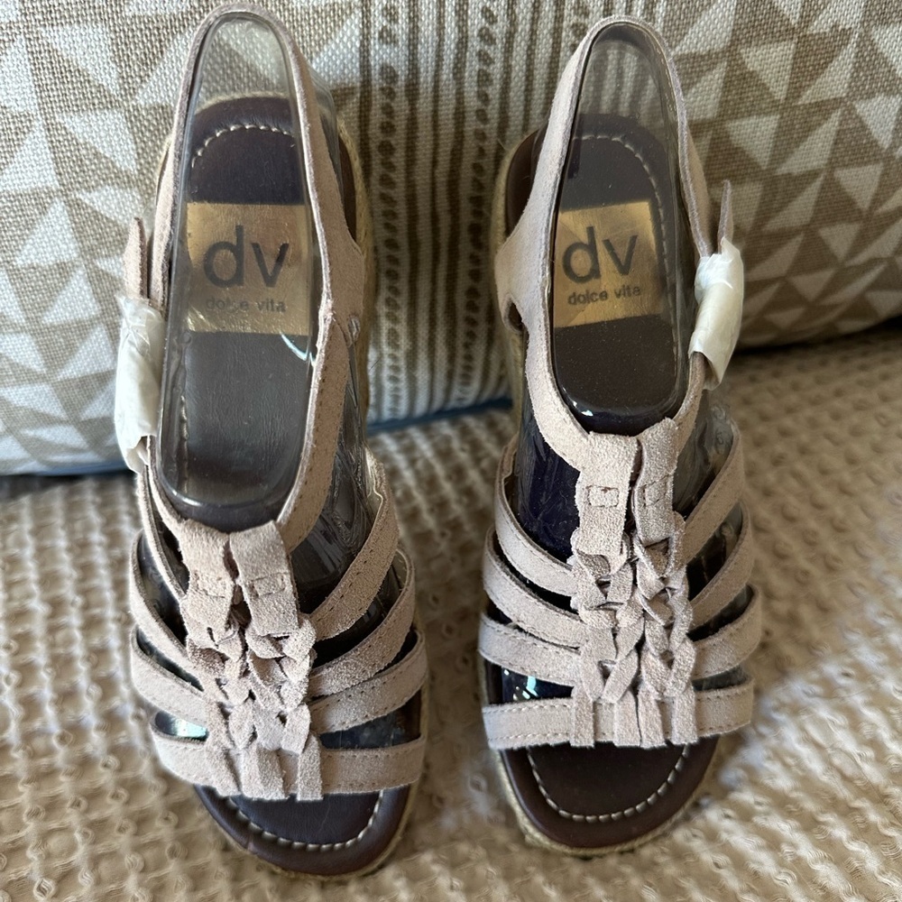 Girls NWTs DV by Dolce Vita Espadrille Shoes - Picture 2 of 3